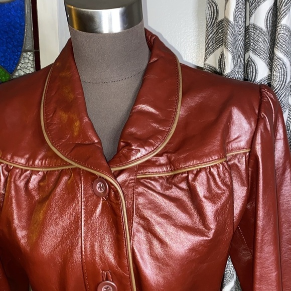 Vintage Berman’s Women's Burgundy Leather Jacket - Picture 3 of 12